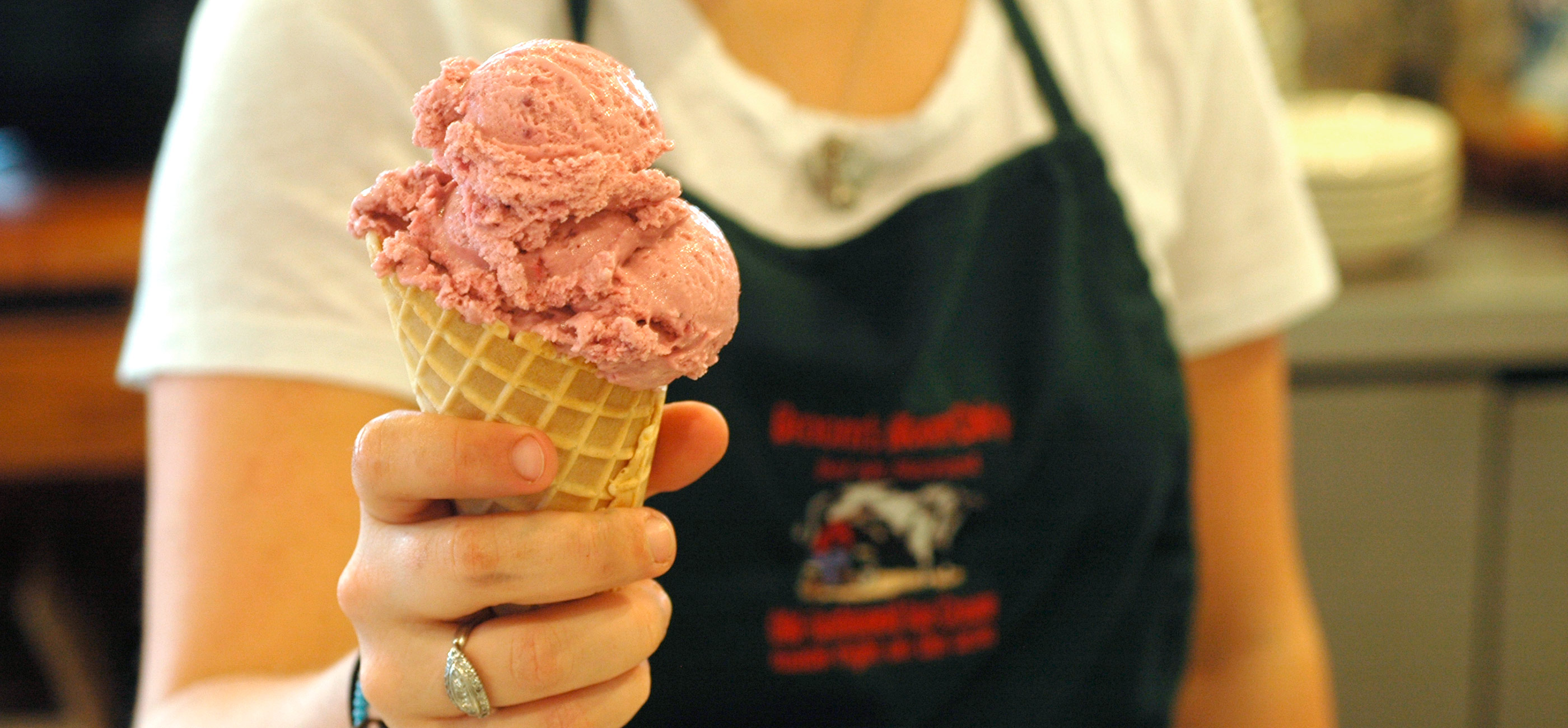 https://www.mdvamilk.com/wp-content/uploads/_pda/2019/07/Ice_Cream_Hand.jpg